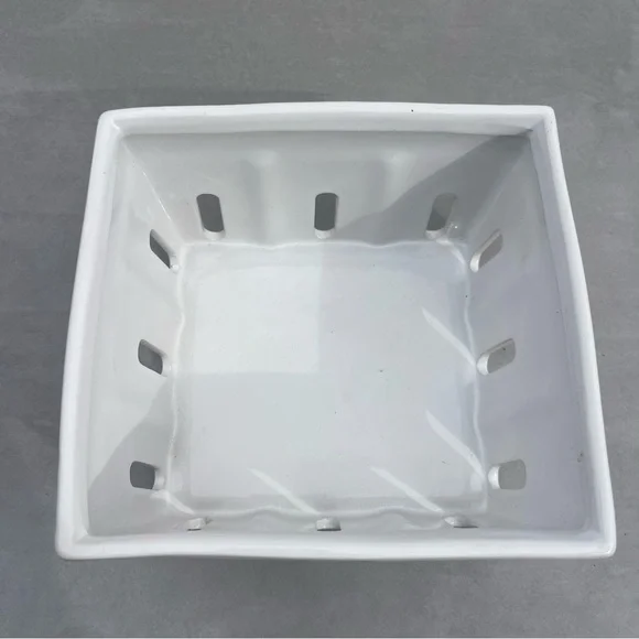 Porcelain Berry Basket - Picture 4 of 7